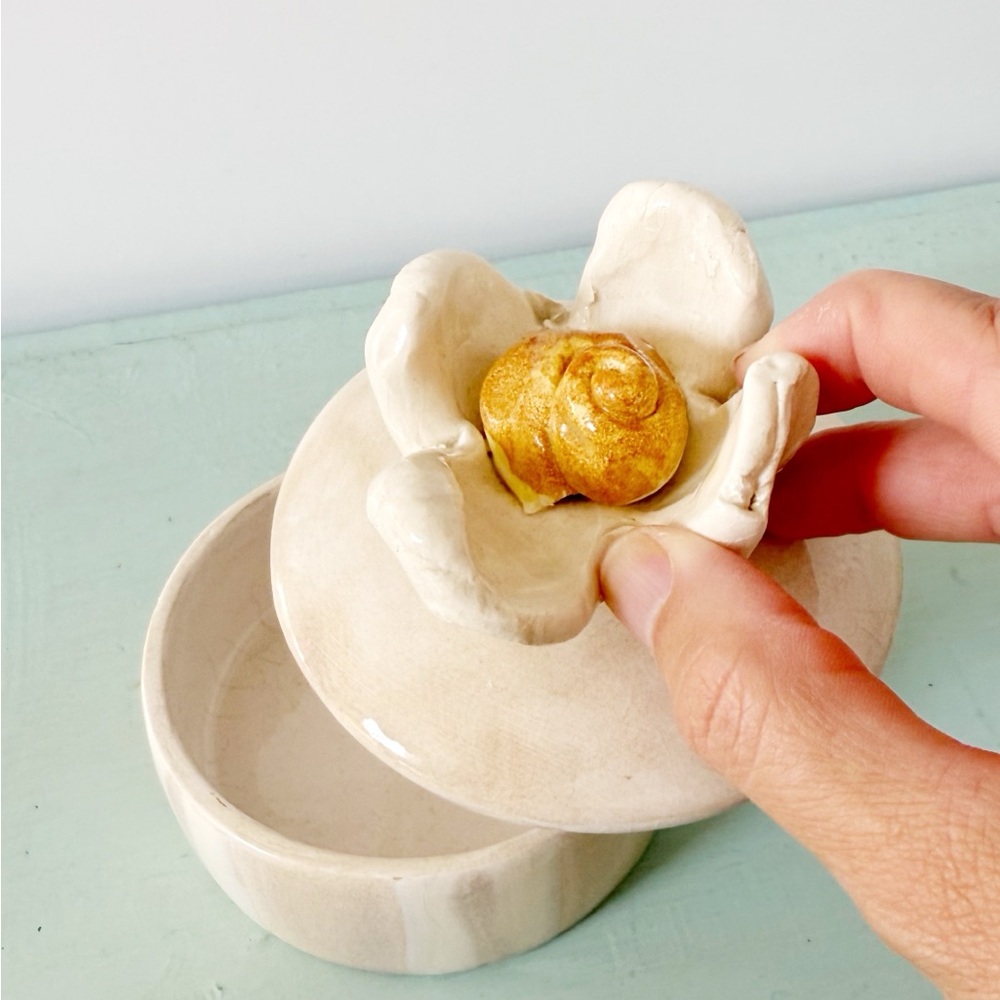Ceramic Flower Lid Box - Picture 2 of 6